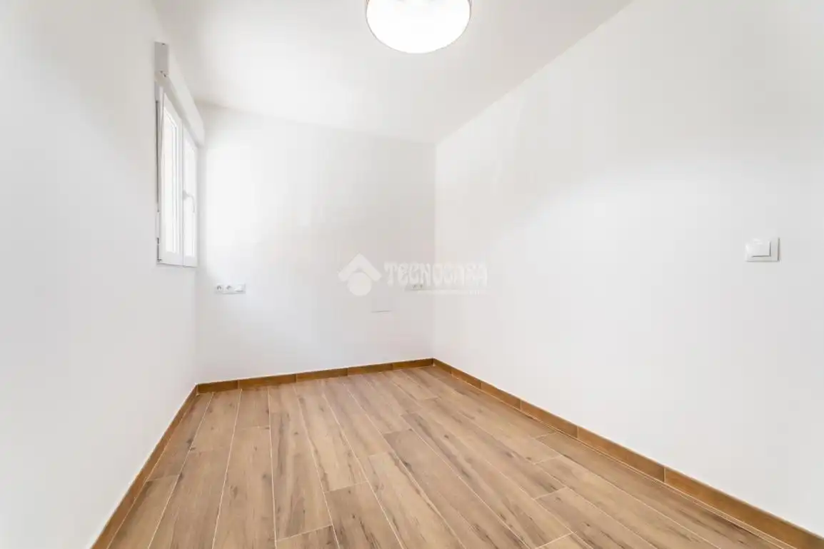 Bedroom of Flat for sale in Madrid