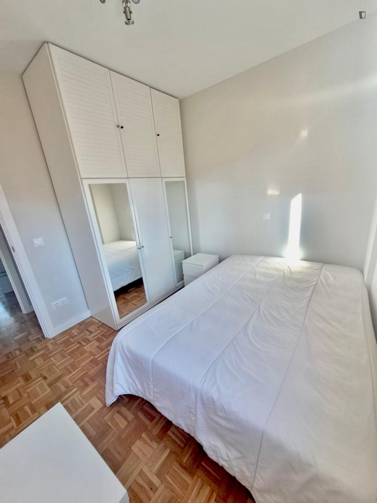 Dormitori de Apartament per a compartir en  Madrid Capital amb Aire condicionat, Moblat i Forn
