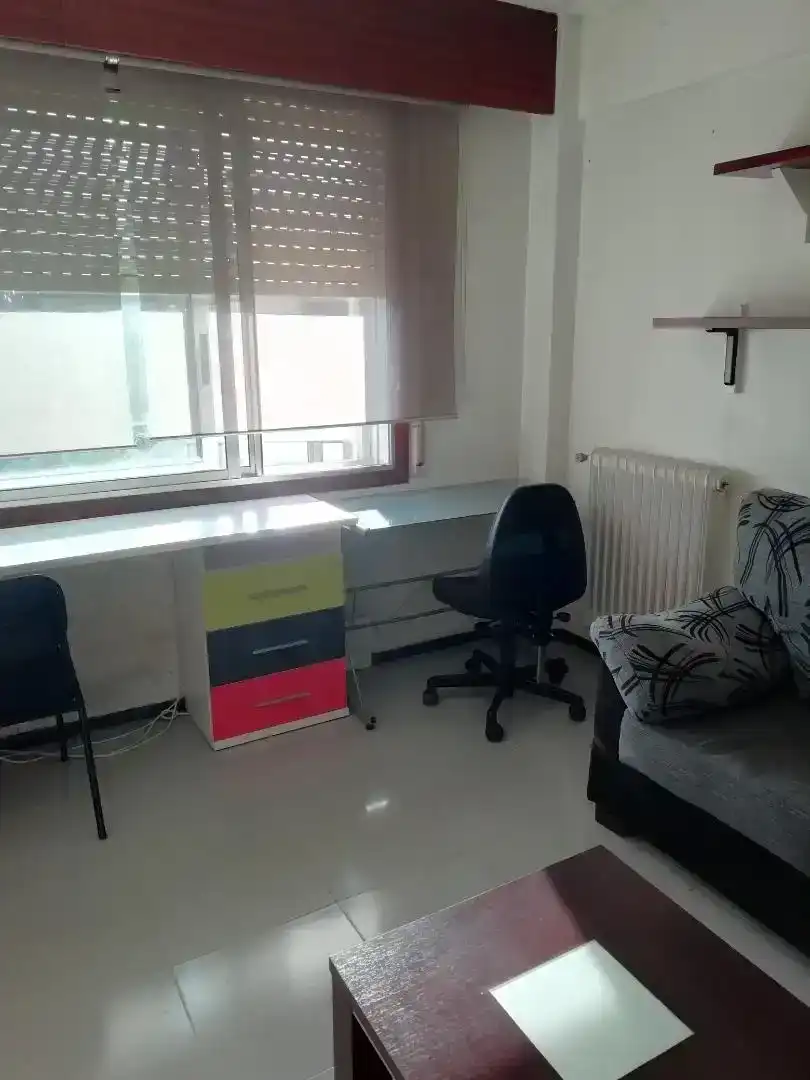 Dormitori de Estudi en venda en Santiago de Compostela  amb Moblat, Forn i Rentadora