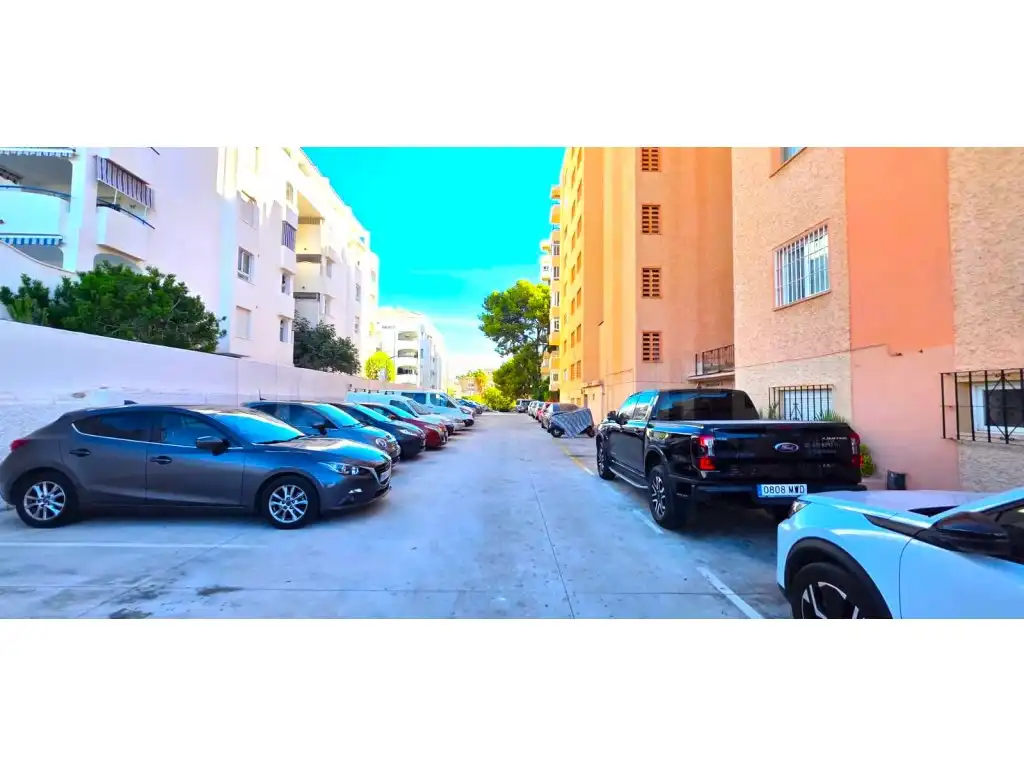 Parkplatz von Wohnung zum Verkauf in Benalmádena mit Schwimmbad und Gemeinschaftspool