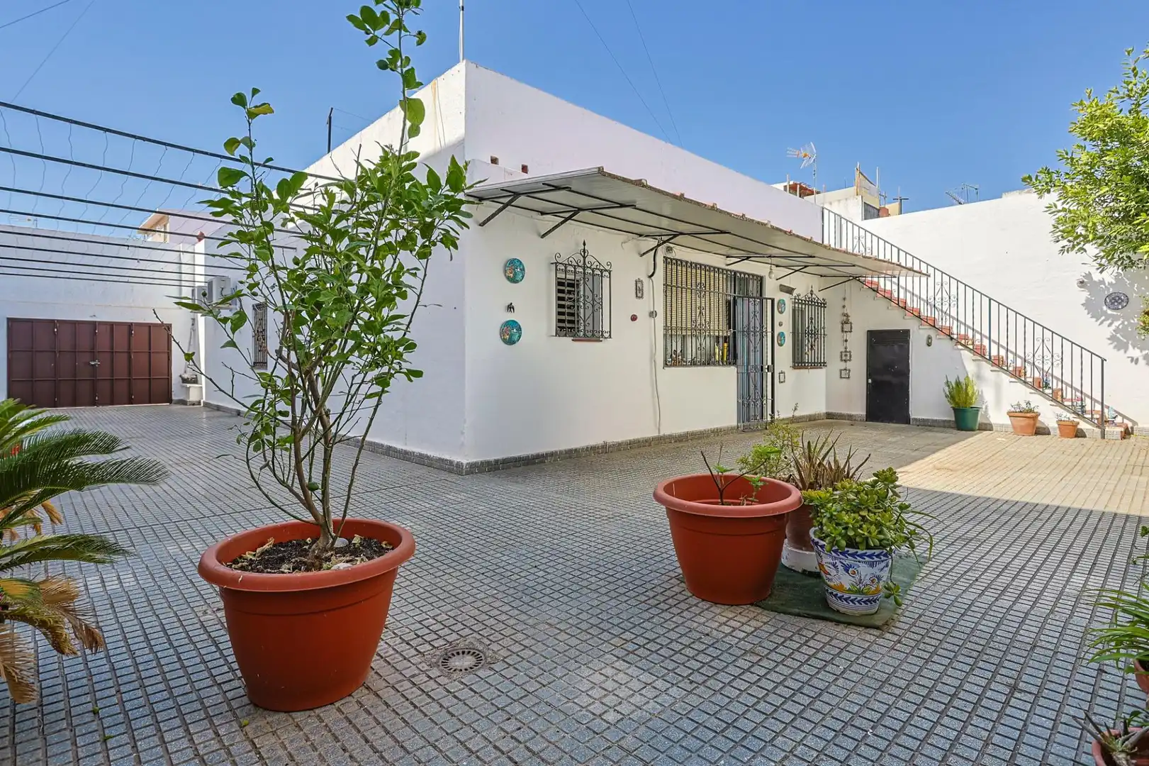 Vista exterior de Casa o chalet en venta en Sevilla con Aire acondicionado y Terraza