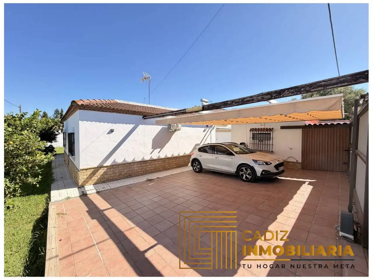 Vista exterior de Finca rústica en venda en Chiclana de la Frontera amb Aire condicionat, Jardí privat i Terrassa