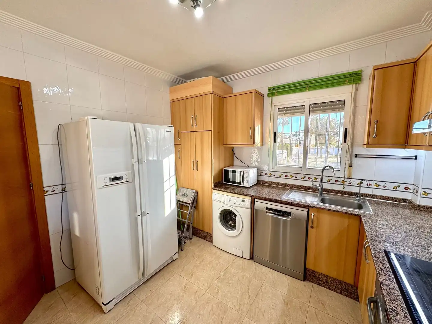 Küche von Haus oder Chalet zur Miete in Guardamar del Segura mit Klimaanlage, Privatgarten und Terrasse