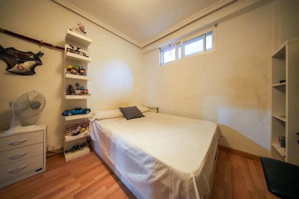 Habitación de Planta baja en venta en Móstoles con Calefacción, Jardín privado y Terraza