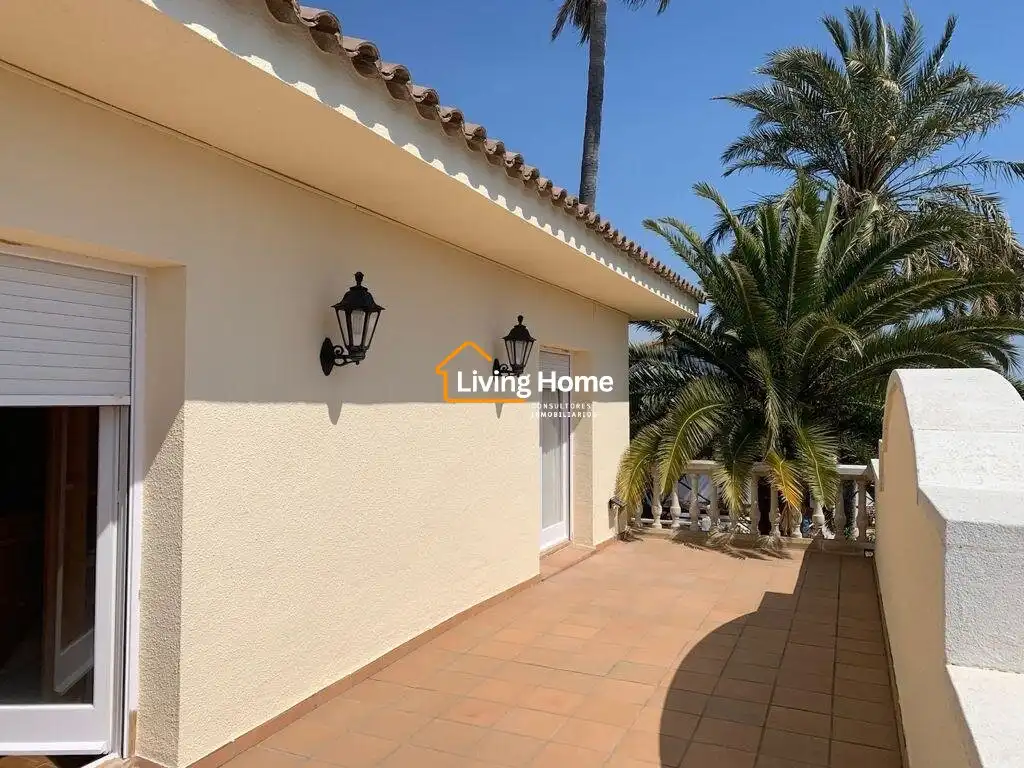 Exterior view of Houses for sale in Cambrils