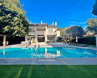 Vista exterior de Casa o xalet en venda en Castelldefels amb Aire condicionat, Calefacció i Jardí privat