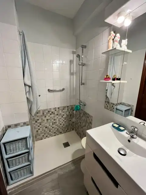 Badezimmer von Wohnung zum Verkauf in Madrid mit Terrasse und Möbliert
