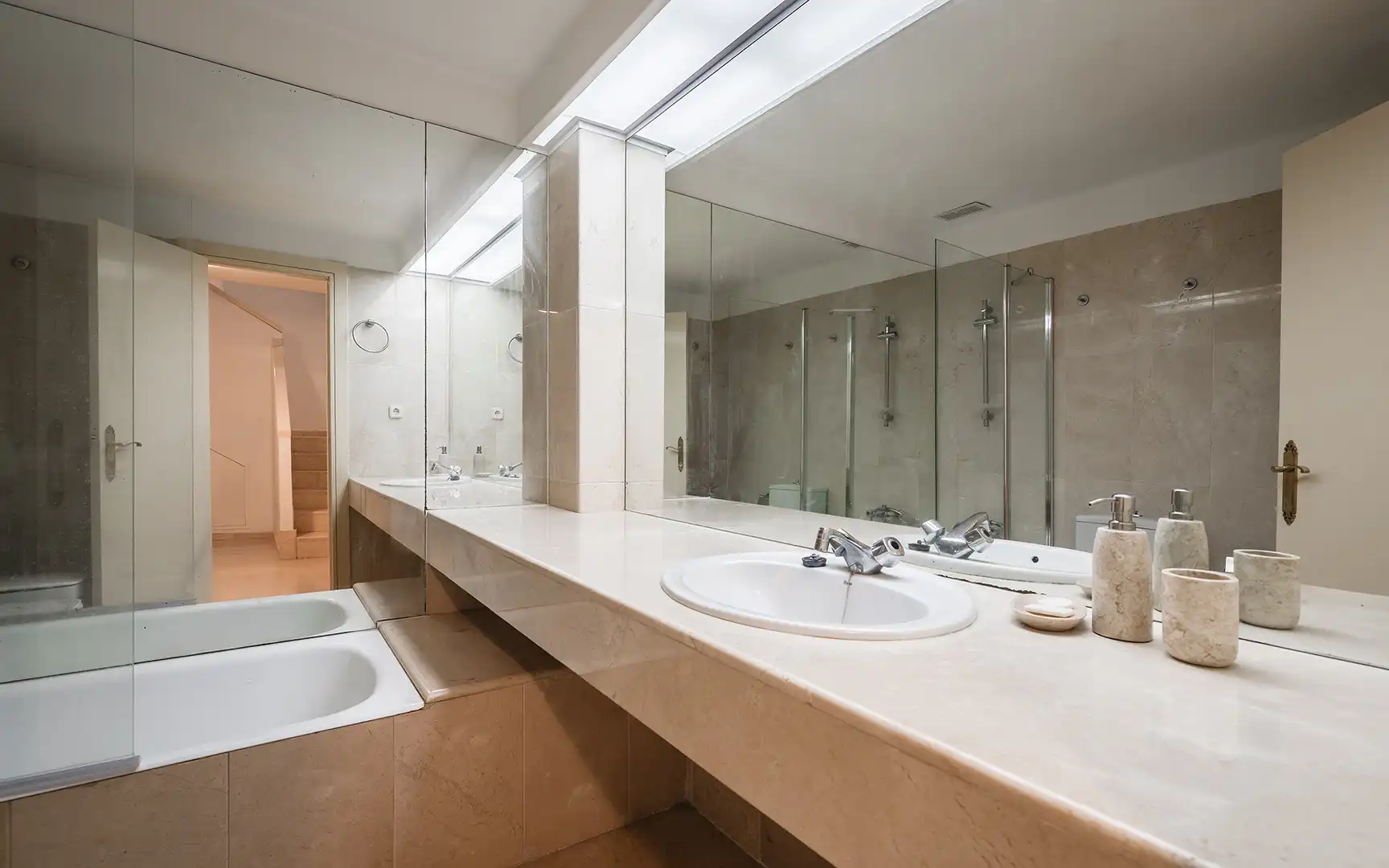 Baño de Planta baja en venta en Marbella con Aire acondicionado, Jardín privado y Terraza