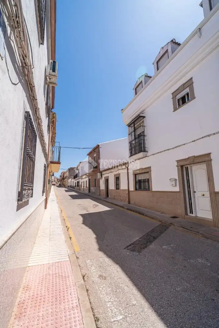 Vista exterior de Casa adosada en venta en Linares