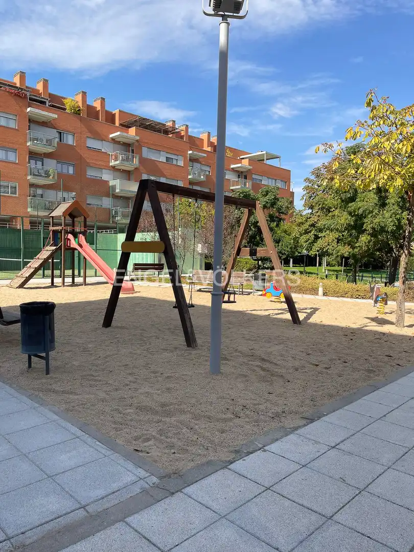 Aparcament de Apartament en venda en Paracuellos de Jarama amb Calefacció, Terrassa i Traster