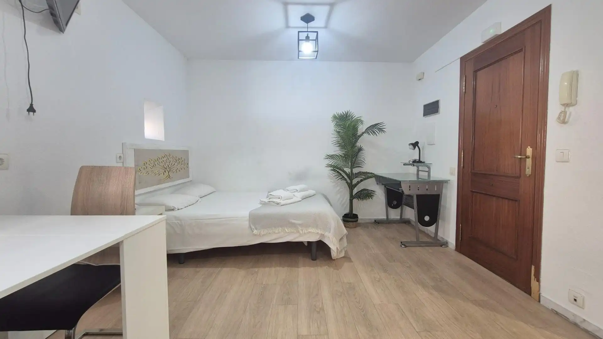 Bedroom of Study for rent in Salamanca  with Heating, Furnished and Balcony