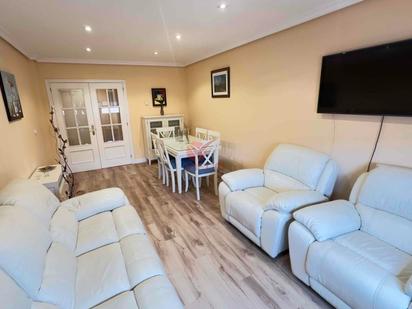 Sala d'estar de Pis en venda en Cuenca Capital amb Aire condicionat, Calefacció i Terrassa