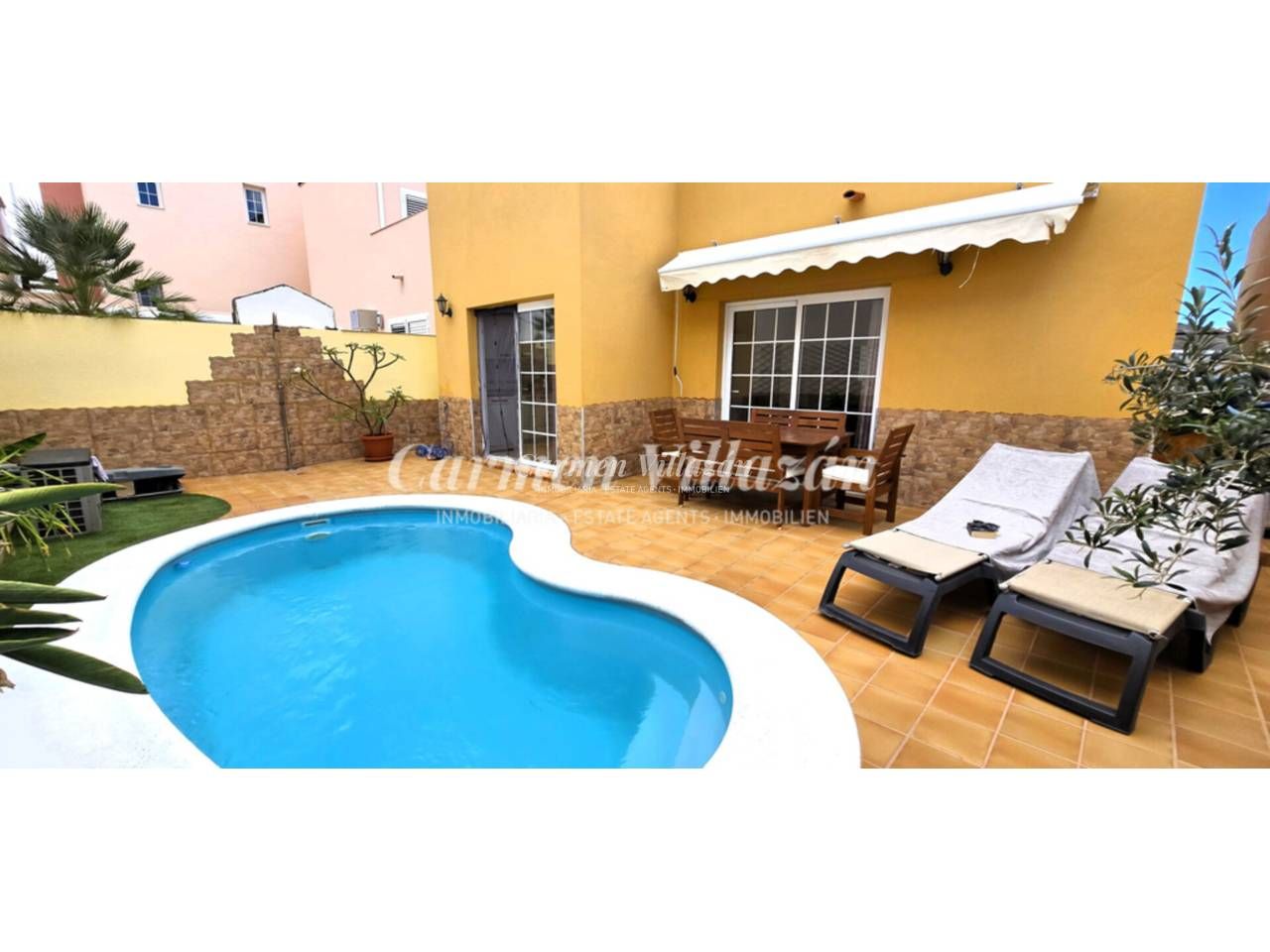 Vista exterior de Casa o xalet en venda en Tuineje amb Aire condicionat, Jardí privat i Terrassa