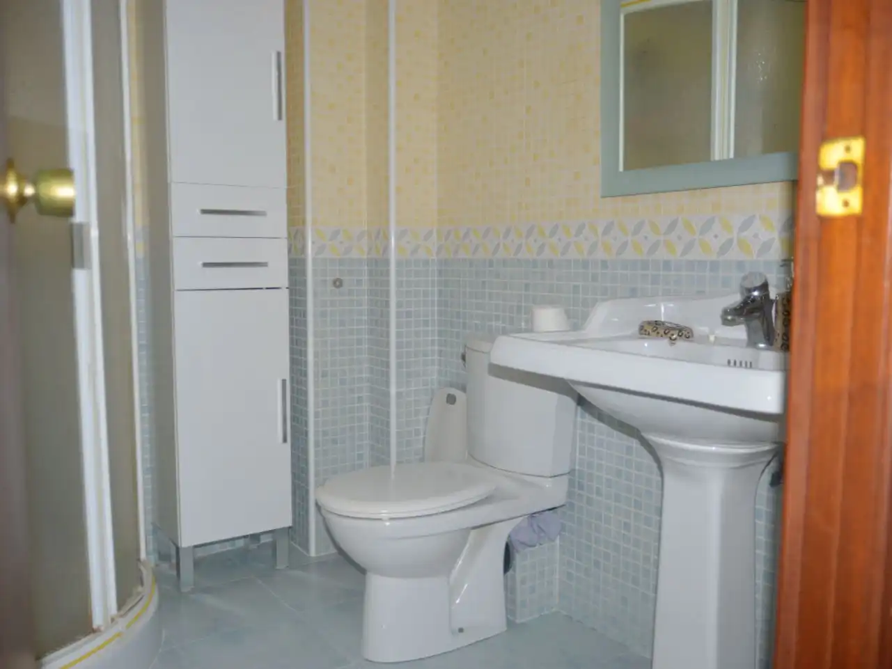 Badezimmer von Wohnung zur Miete in  Huelva Capital mit Klimaanlage und Balkon
