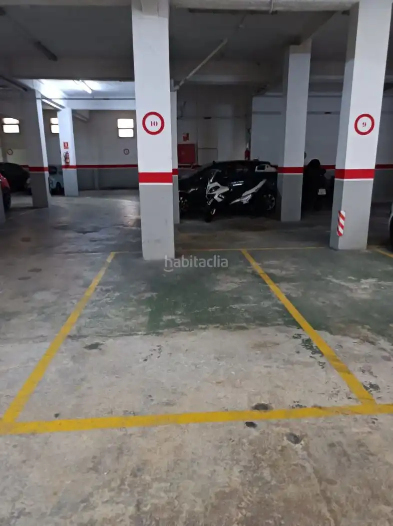 Einzelparkplatz zum Verkauf in Carrer Monturiol 71