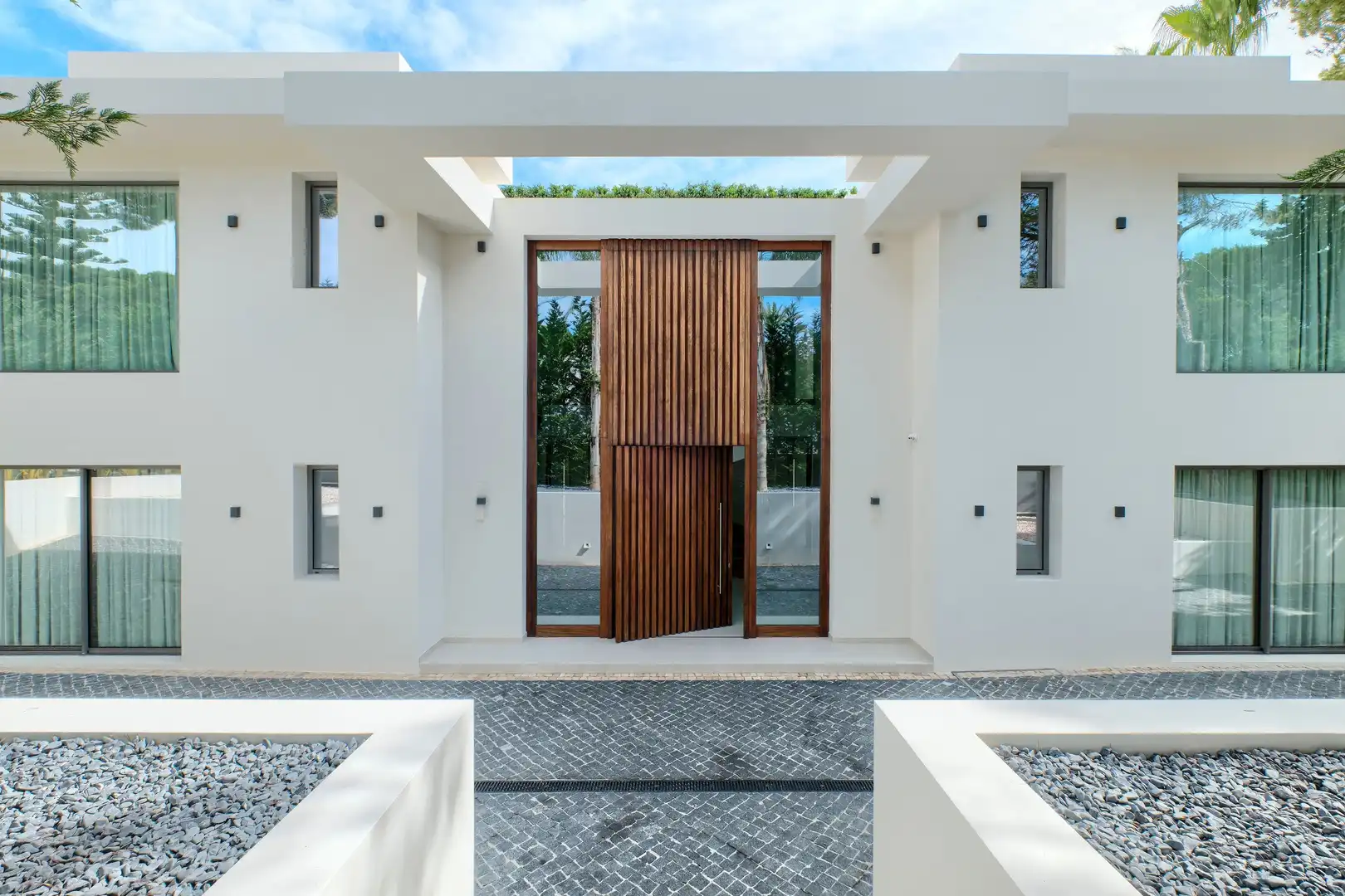 Vista exterior de Casa o chalet en venta en Marbella con Aire acondicionado, Calefacción y Jardín privado