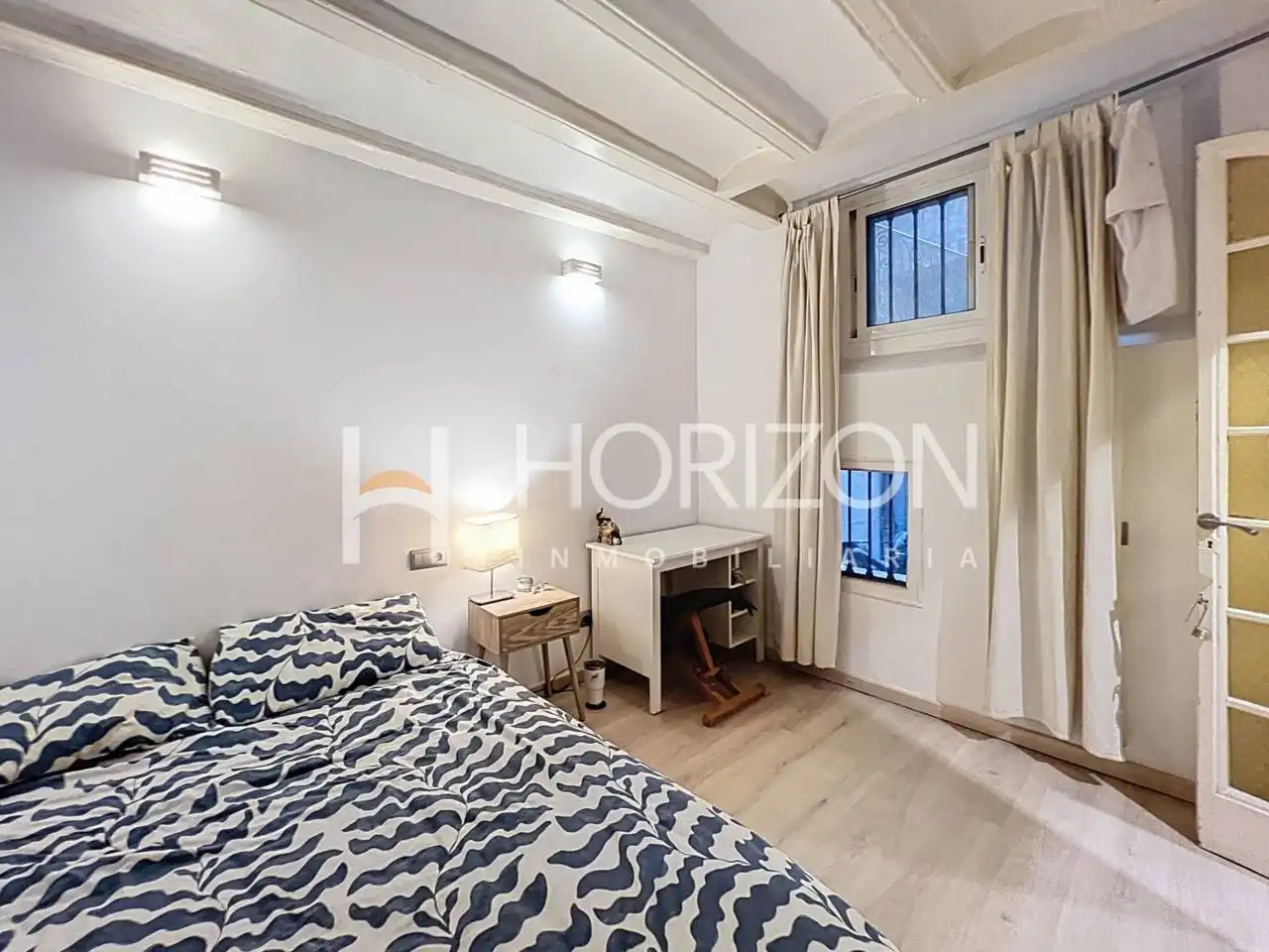 Dormitori de Apartament en venda en Barcelona amb Aire condicionat, Calefacció i Moblat