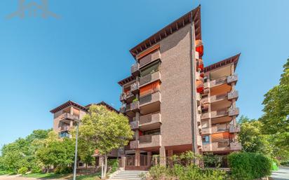 Außenansicht von Wohnung zum verkauf in Tres Cantos mit Terrasse und Balkon