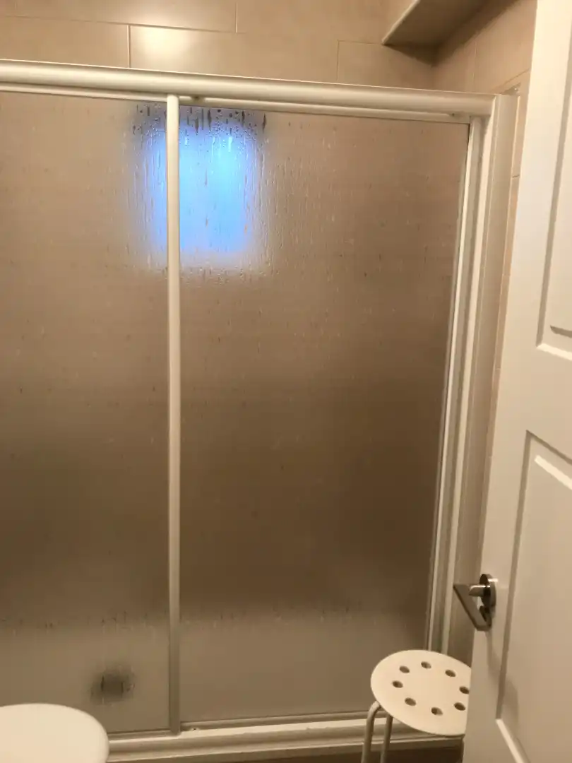 Bathroom of Flat for sale in Sevilla  with Air Conditioner, Heating and Terrace