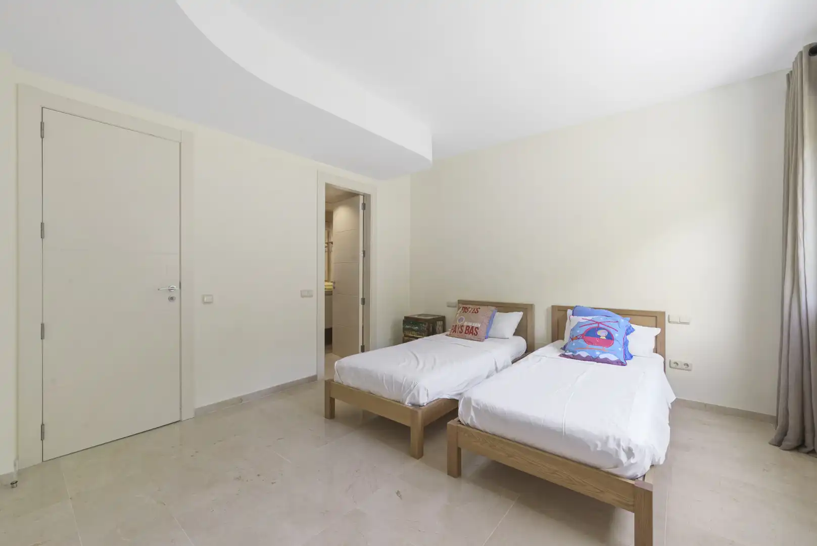 Schlafzimmer von Einfamilien-Reihenhaus zum Verkauf in Mijas mit Klimaanlage, Privatgarten und Terrasse