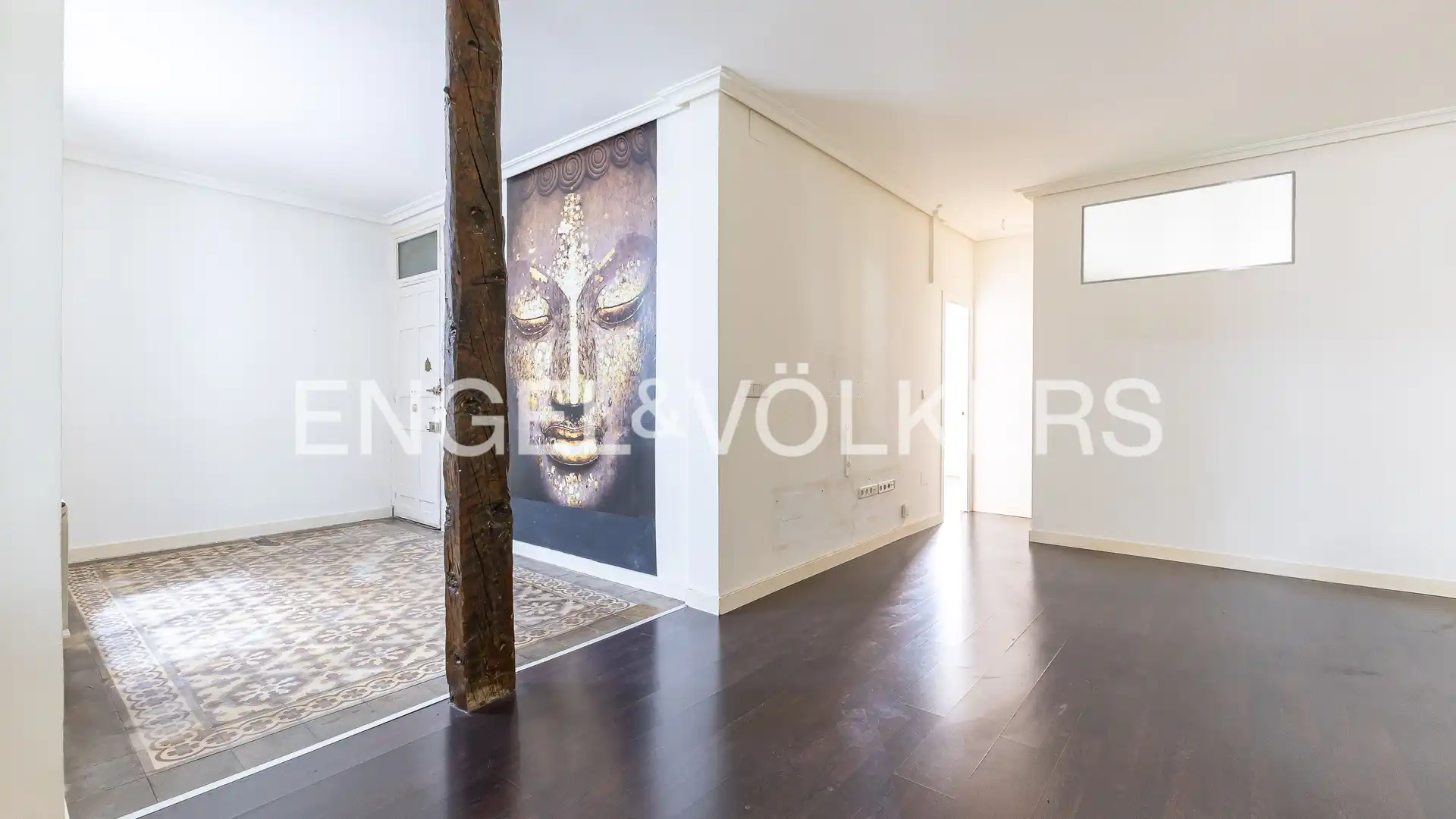 Wohnung zum Verkauf in  Madrid Capital mit Klimaanlage, Heizung und Balkon