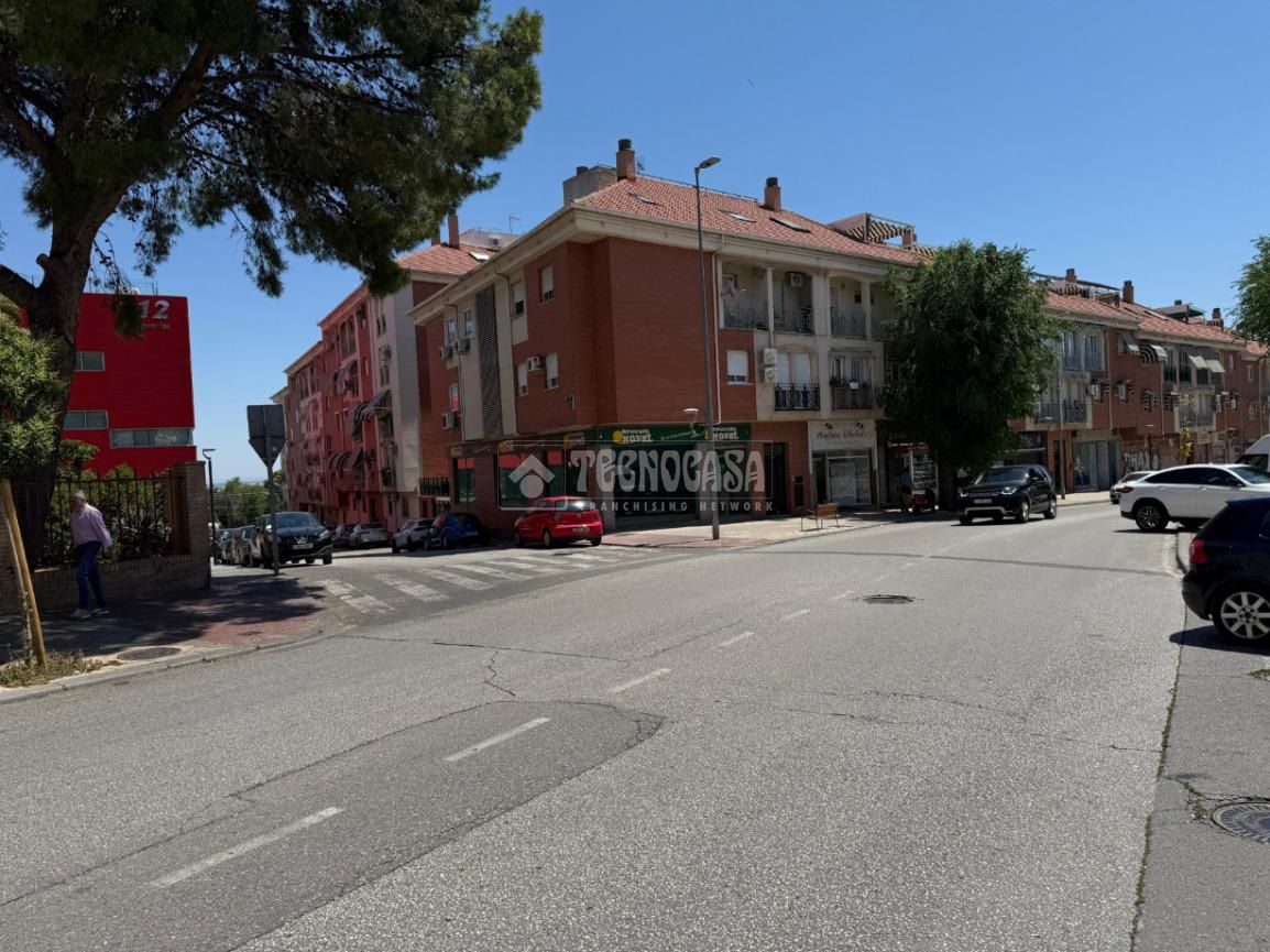 Vista exterior de Piso en venta en  Jaén Capital con Balcón