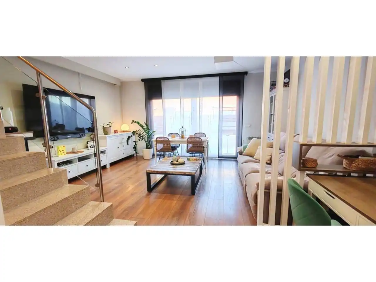 Sala de estar de Casa o chalet en venta en Sarrià de Ter con Aire acondicionado, Calefacción y Jardín privado