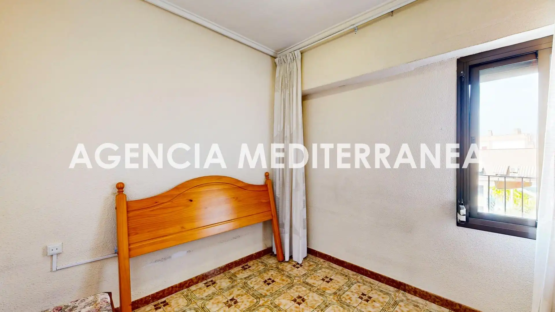 Bedroom of Flat for sale in Valencia  with Air Conditioner and Balcony