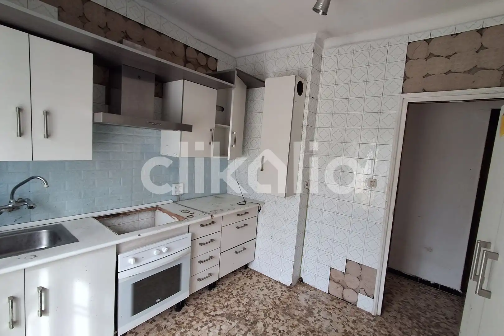 Cuina de Casa o xalet en venda en Marchena amb Calefacció, Jardí privat i Piscina
