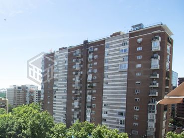 Pis amb ascensor en venda a Calle del Poeta Joan Maragall