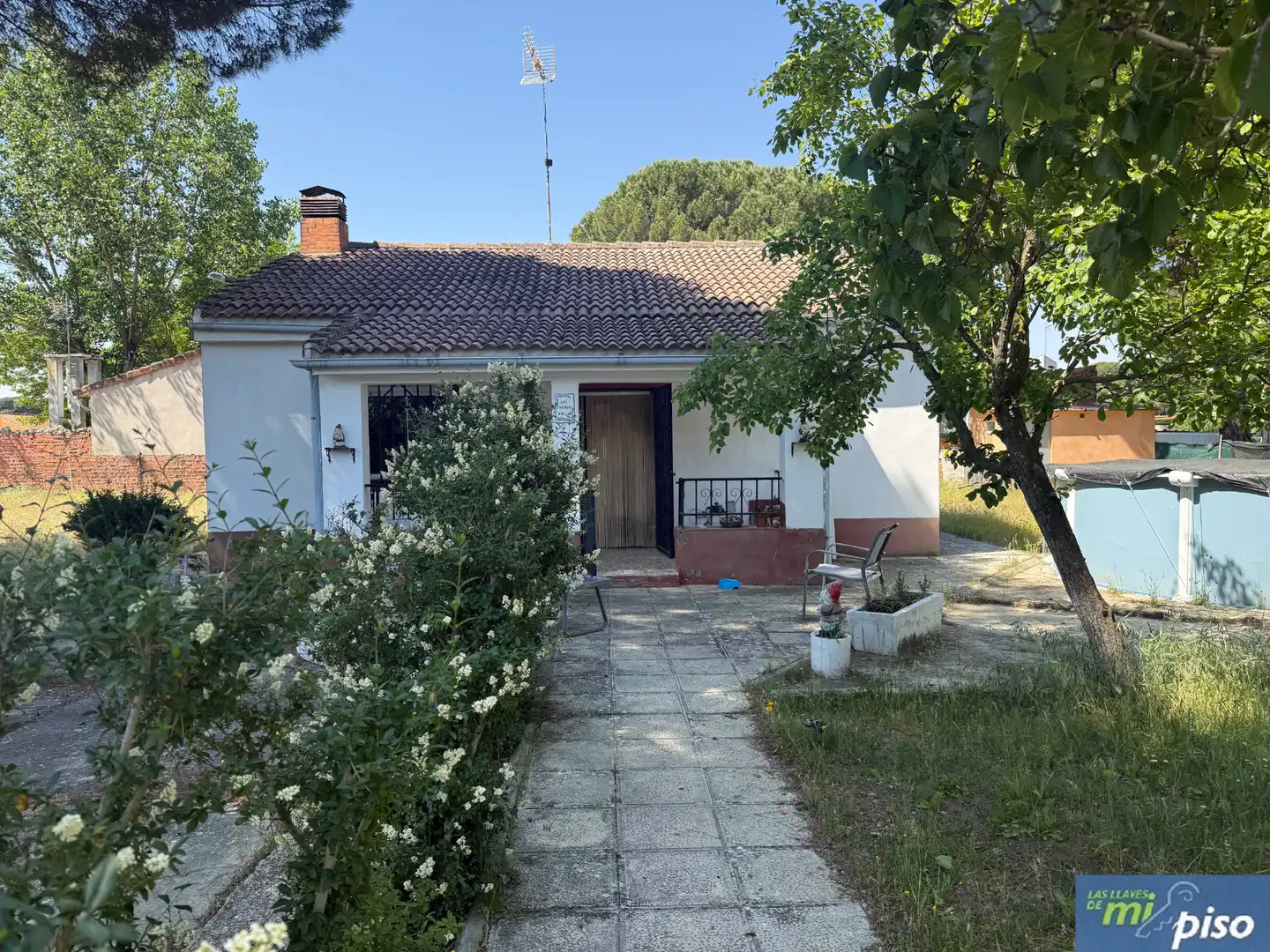 Außenansicht von Haus oder Chalet zum Verkauf in Valdestillas mit Privatgarten, Terrasse und Abstellraum