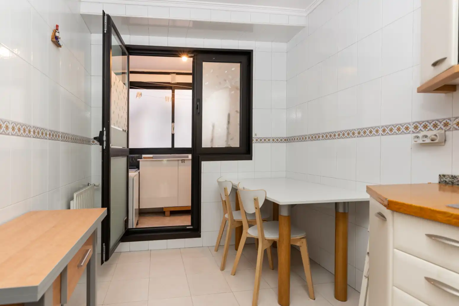 Kitchen of Flat for sale in Oviedo   with Heating and Parquet flooring