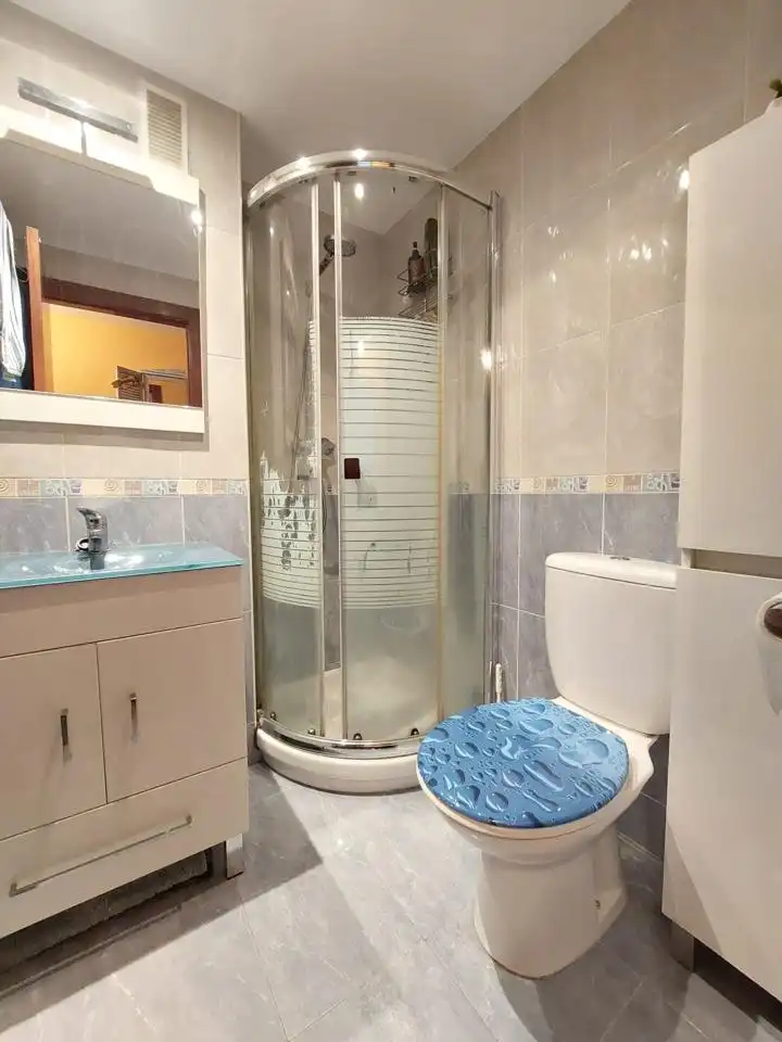 Baño de Piso en venta en Gijón  con Calefacción, Trastero y Amueblado