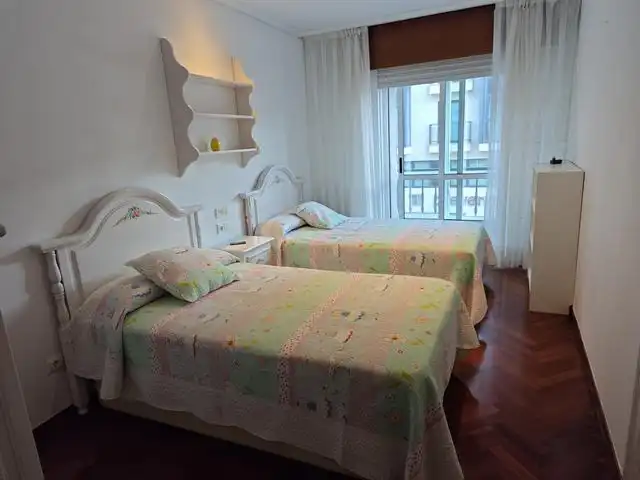 Schlafzimmer von Wohnung zur Miete in Ames mit Heizung, Möbliert und Ofen