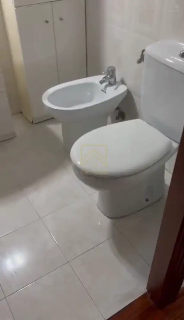 Badezimmer von Wohnung zur Miete in Santander mit Heizung, Parkett und Möbliert
