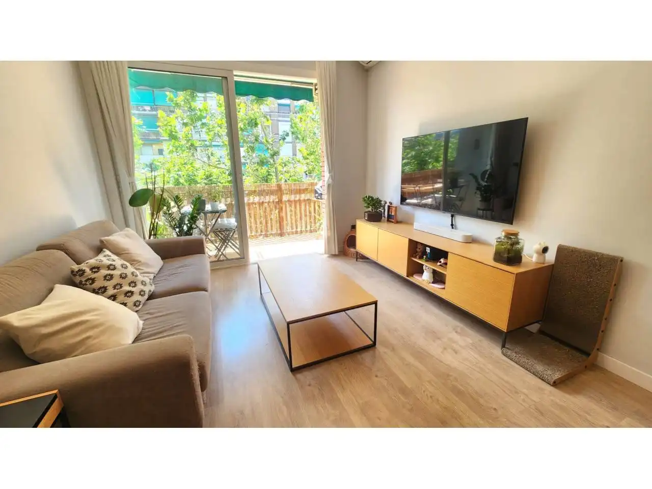 Living room of Flat for sale in Barcelona  with Air Conditioner, Parquet flooring and Terrace