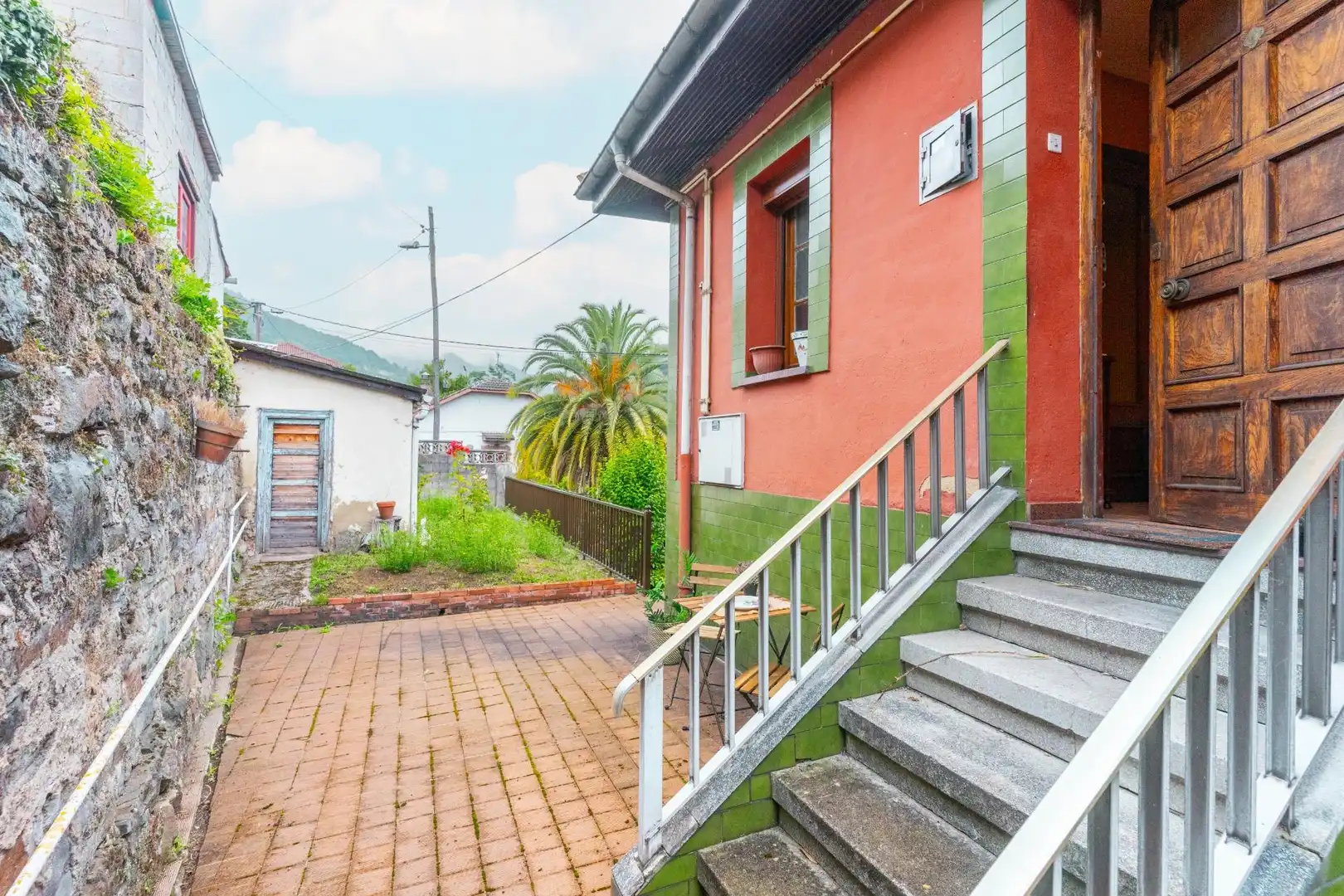 Vista exterior de Casa adosada en venta en Mieres (Asturias)
