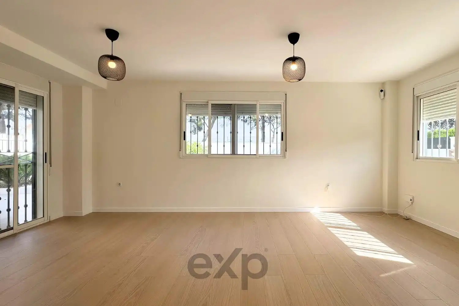 Sala d'estar de Casa o xalet en venda en Riba-roja de Túria amb Aire condicionat, Jardí privat i Terrassa