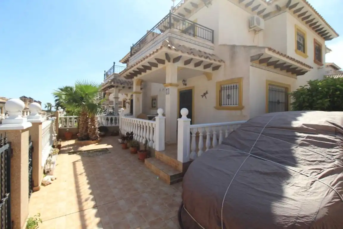Jardí de Casa adosada en venda en Orihuela amb Jardí privat, Terrassa i Moblat
