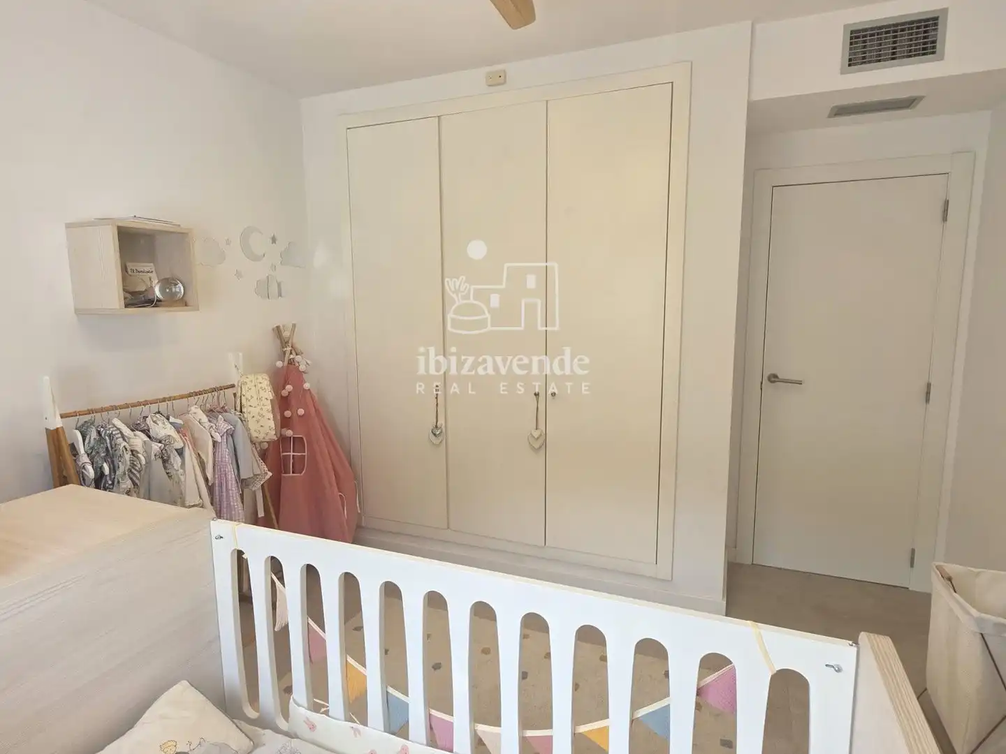 Habitación de Dúplex en venta en Santa Eulària des Riu con Aire acondicionado, Terraza y Piscina