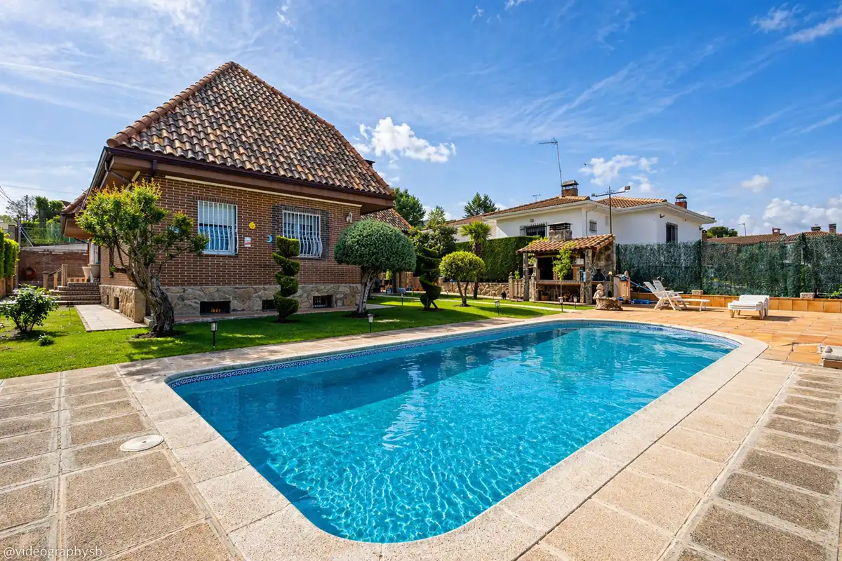 Piscina de Casa o chalet en venta en Móstoles con Aire acondicionado, Calefacción y Jardín privado
