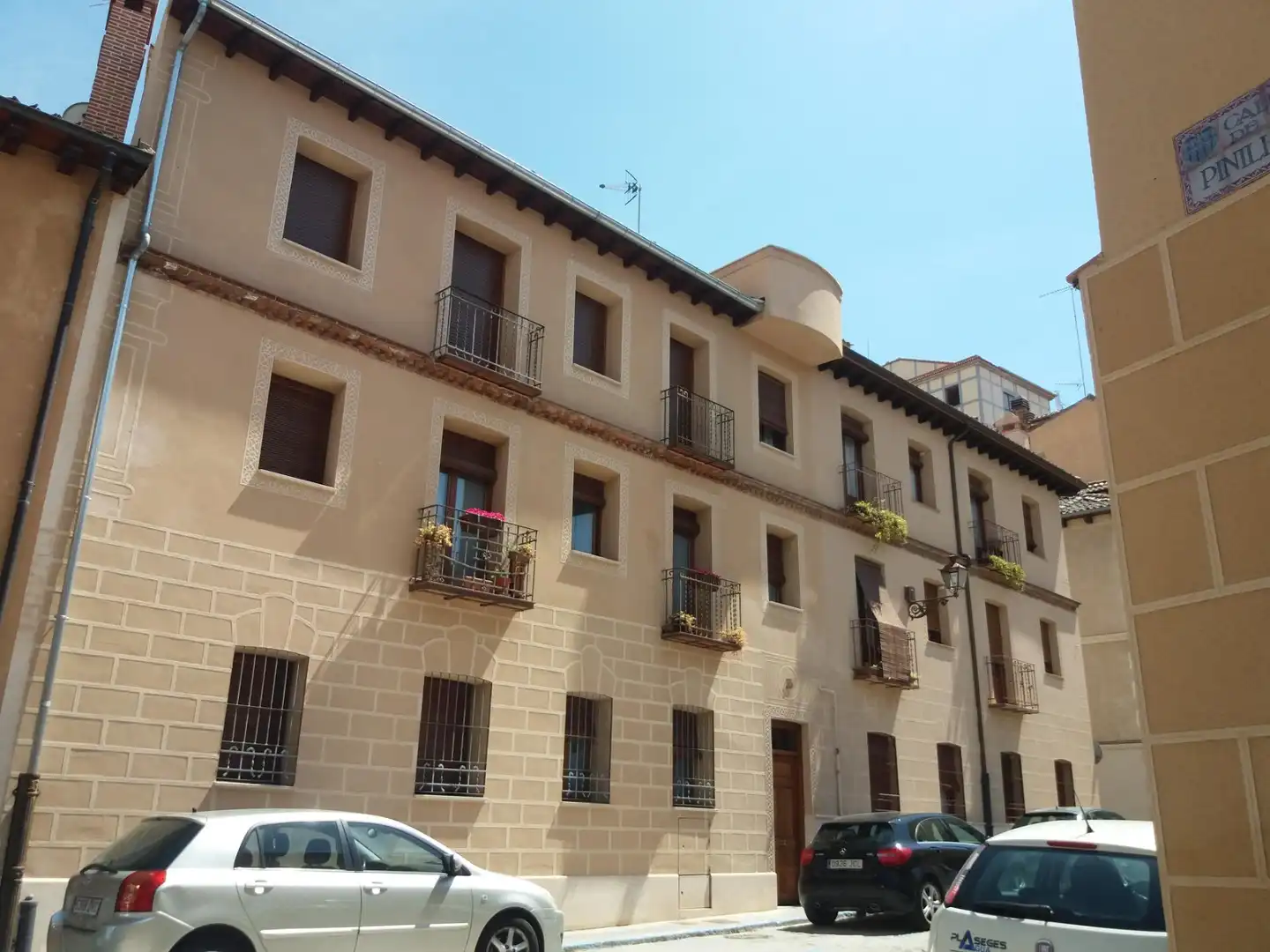 Vista exterior de Dúplex en venta en Segovia con Calefacción, Terraza y Balcón
