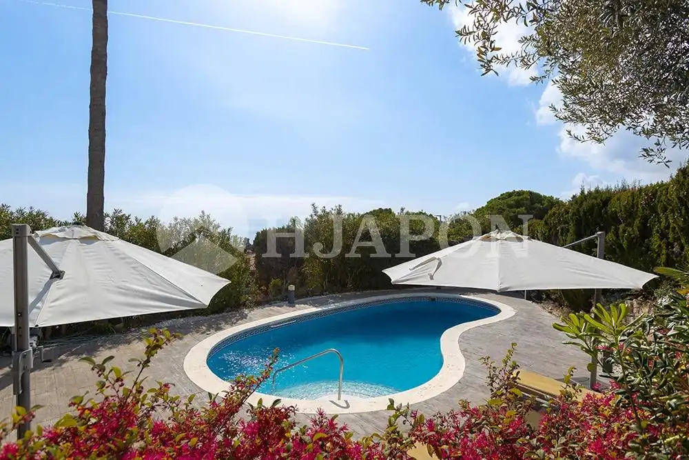 Piscina de Casa o chalet en venta en Alella con Aire acondicionado, Calefacción y Jardín privado