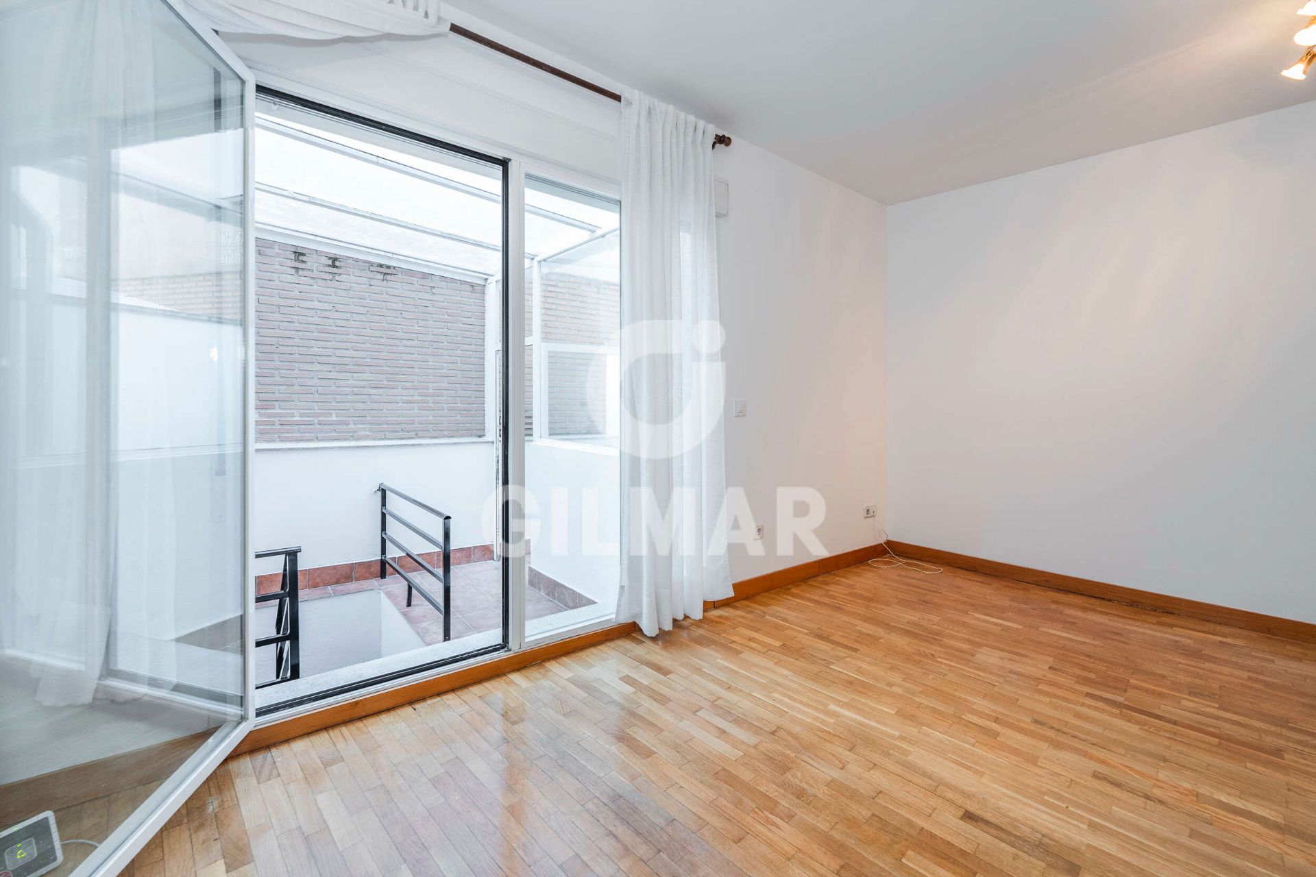 Bedroom of Flat for sale in  Madrid Capital  with Air Conditioner, Heating and Terrace