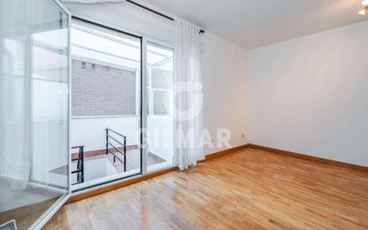 Bedroom of Flat for sale in  Madrid Capital  with Air Conditioner, Heating and Terrace