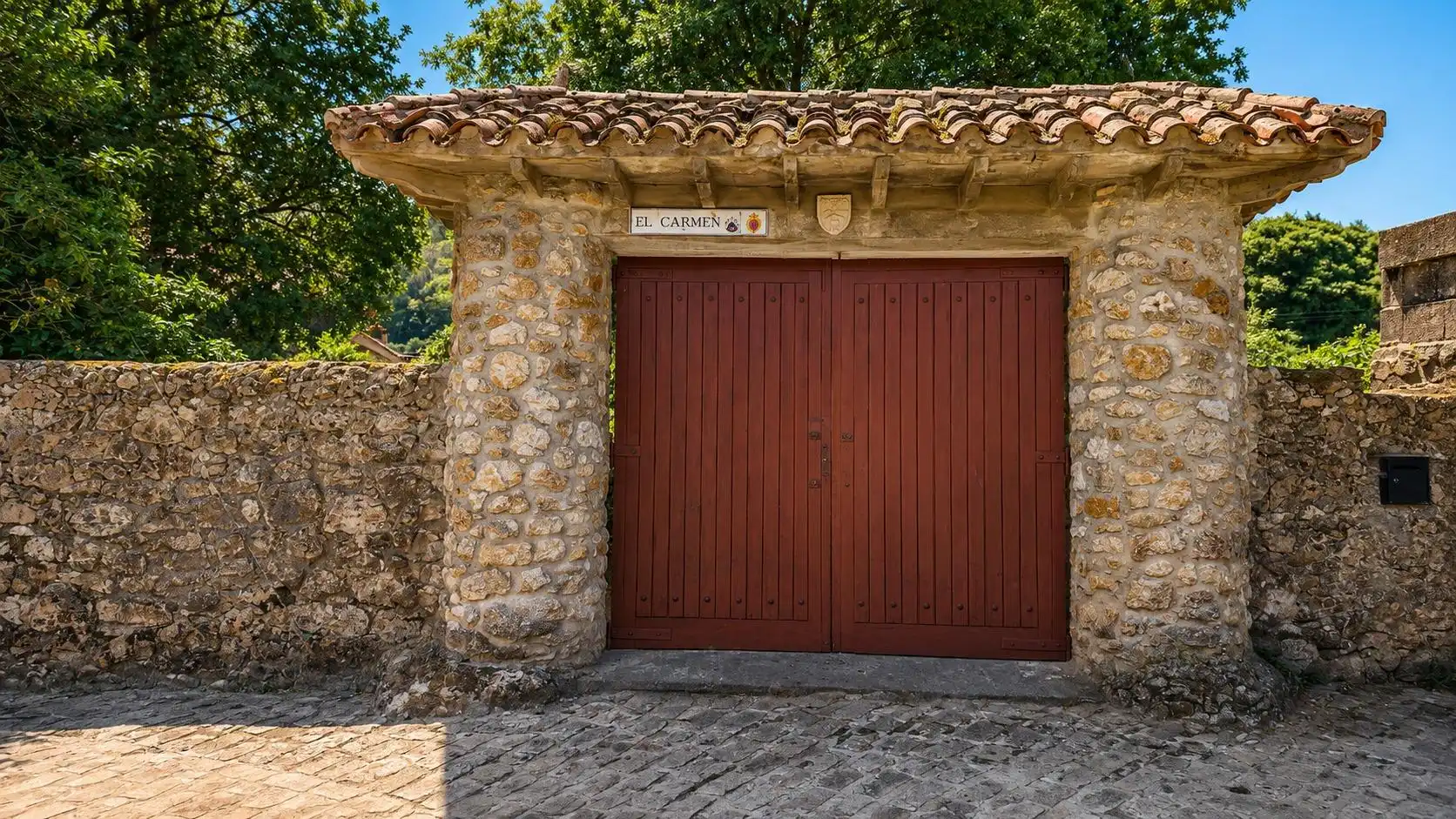 Vista exterior de Casa o xalet en venda en Alfoz de Lloredo amb Calefacció i Jardí privat