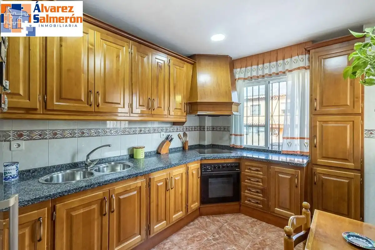 Casa pareada con piscina en venta en Calle CARLOS CANO (HI), imagen 10