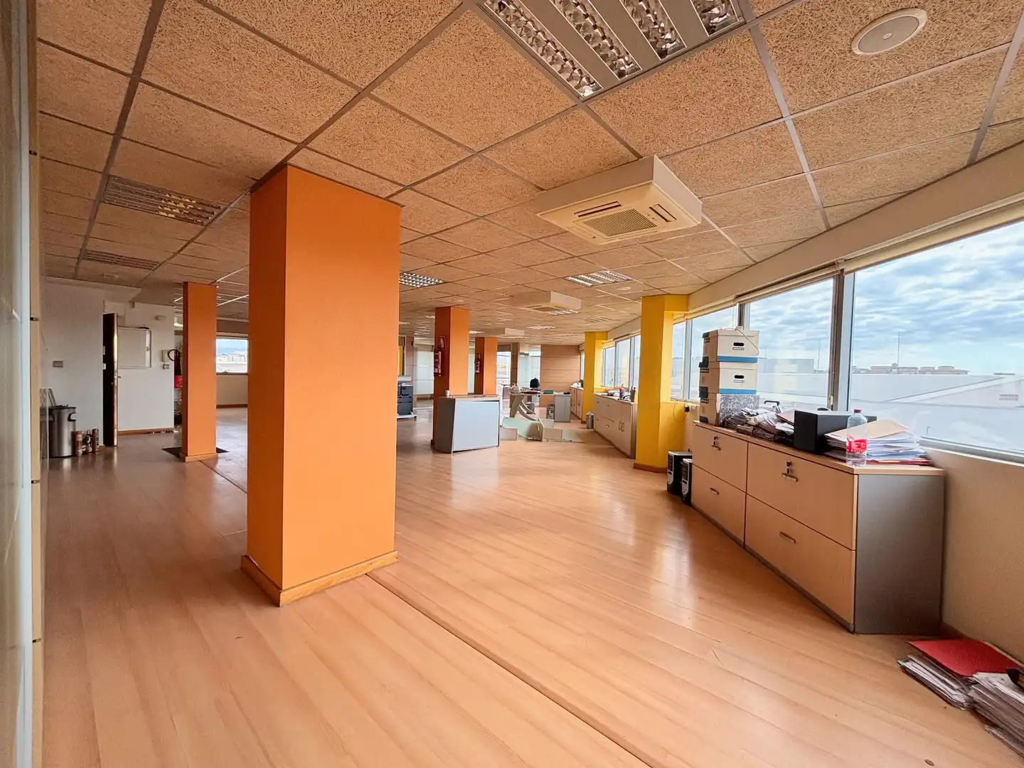 Office for sale in Alicante / Alacant  with Air Conditioner and Furnished