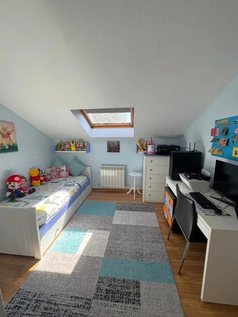 Habitación de Casa adosada en venta en Pozo de Guadalajara con Aire acondicionado, Calefacción y Jardín privado