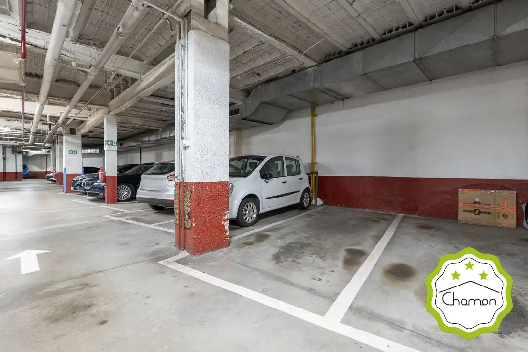 Parking de Piso en venta en Bilbao  con Calefacción, Jardín privado y Terraza
